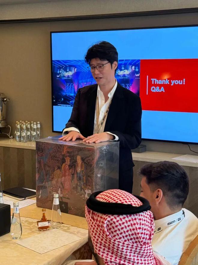 天：距离中国7000公里遍地黄金与荆棘AG真人中国我在最土豪的游戏市场待了3(图5)