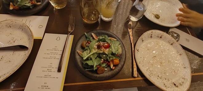 天：距离中国7000公里遍地黄金与荆棘AG真人中国我在最土豪的游戏市场待了3(图25)